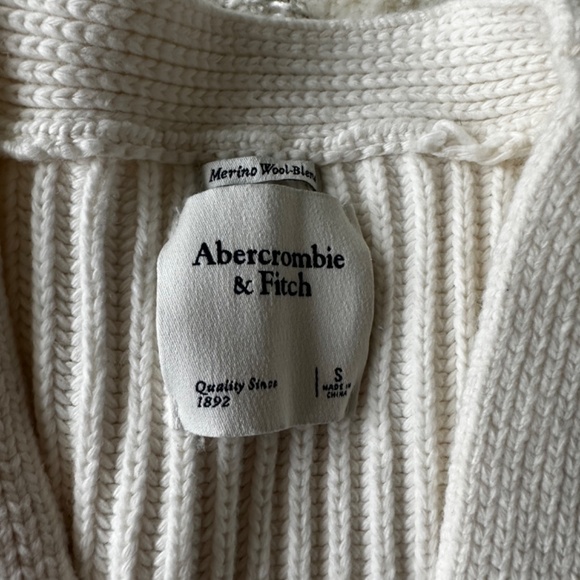 Cream Abercrombie Cardigan - Picture 3 of 4